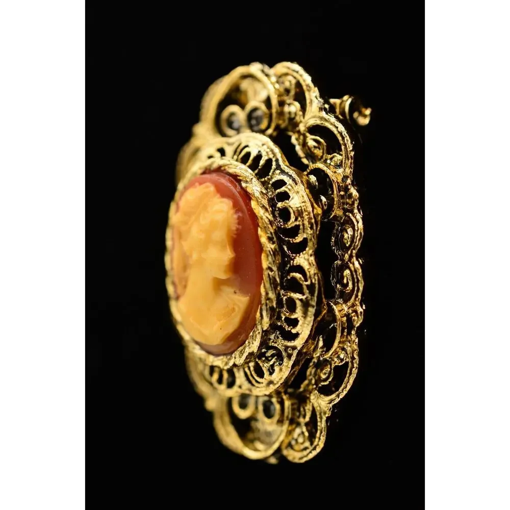 Gerry's Vintage Cameo Pin Brooch Antiqued Gold Oval Chunky Signed 1980s Bin5A